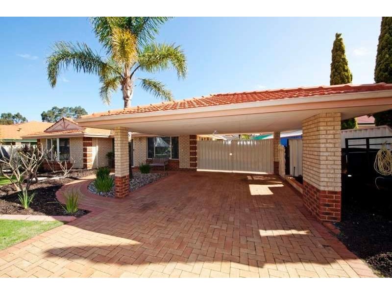 4 St Claire Gardens, Atwell WA 6164