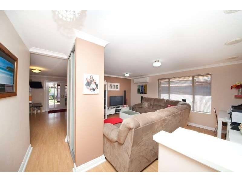 4 St Claire Gardens, Atwell WA 6164