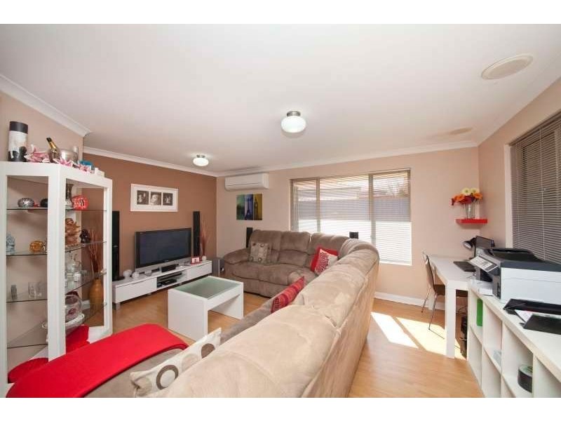 4 St Claire Gardens, Atwell WA 6164