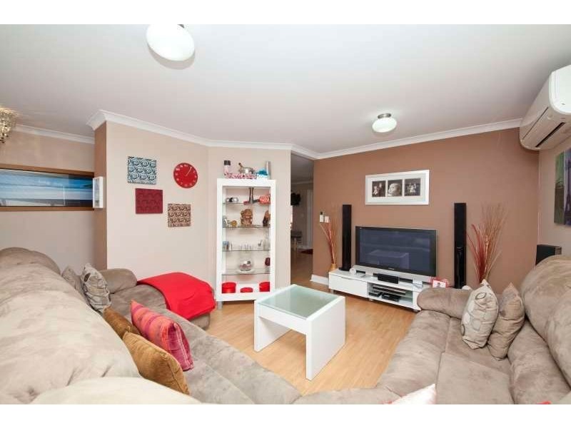 4 St Claire Gardens, Atwell WA 6164