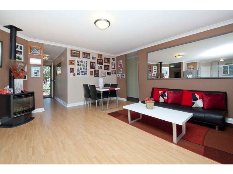 4 St Claire Gardens, Atwell WA 6164