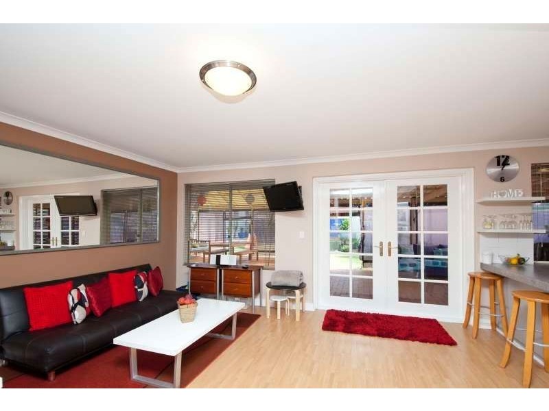 4 St Claire Gardens, Atwell WA 6164