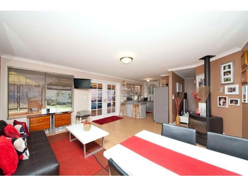 4 St Claire Gardens, Atwell WA 6164