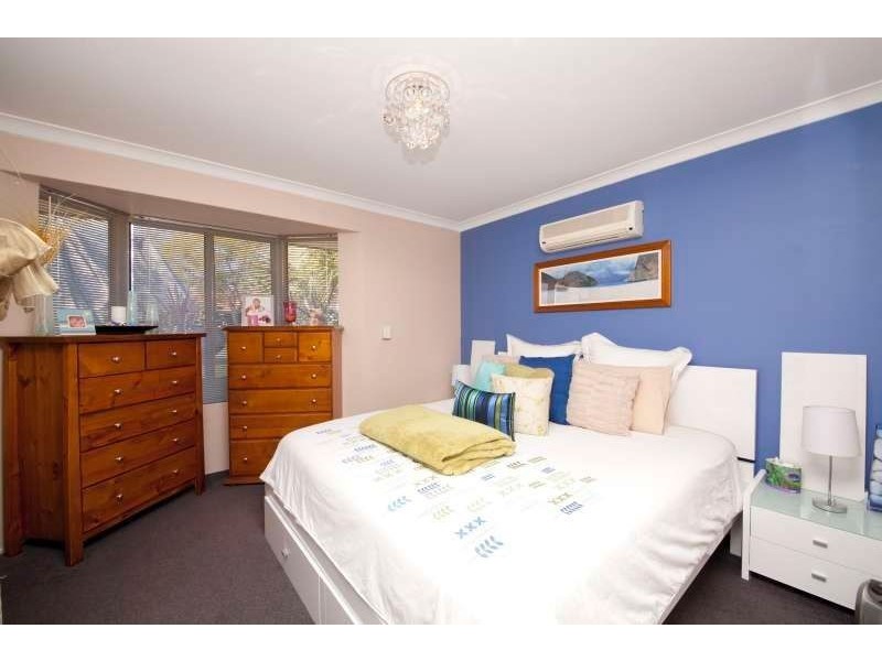 4 St Claire Gardens, Atwell WA 6164