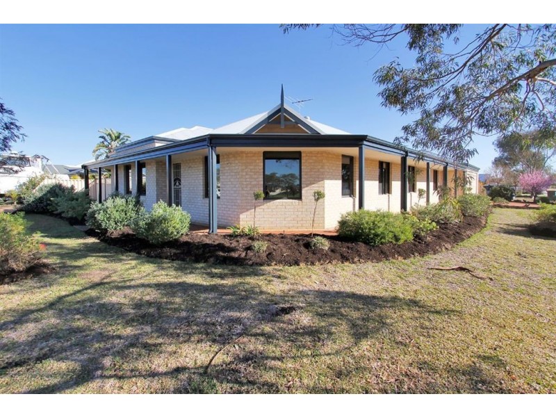 8 Chorus Circle, Atwell WA 6164