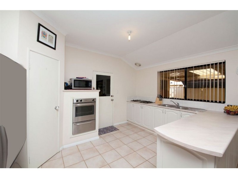 32 Carnegie Parade, Success WA 6164