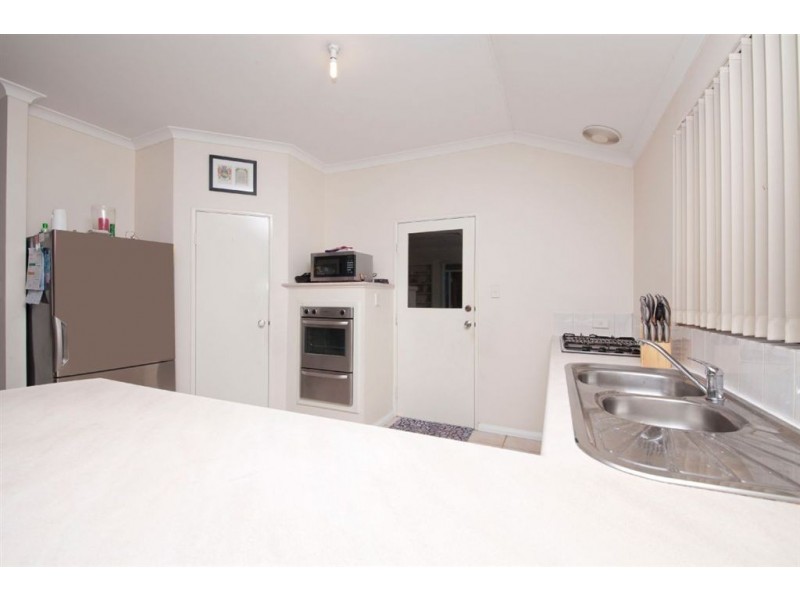 32 Carnegie Parade, Success WA 6164