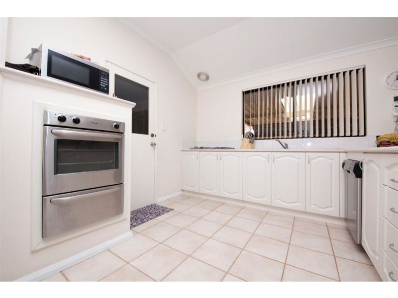 32 Carnegie Parade, Success WA 6164