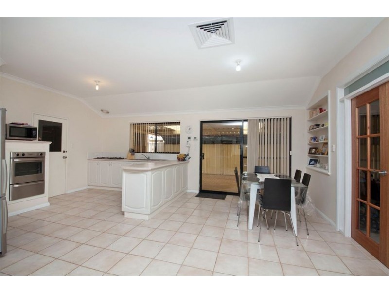 32 Carnegie Parade, Success WA 6164