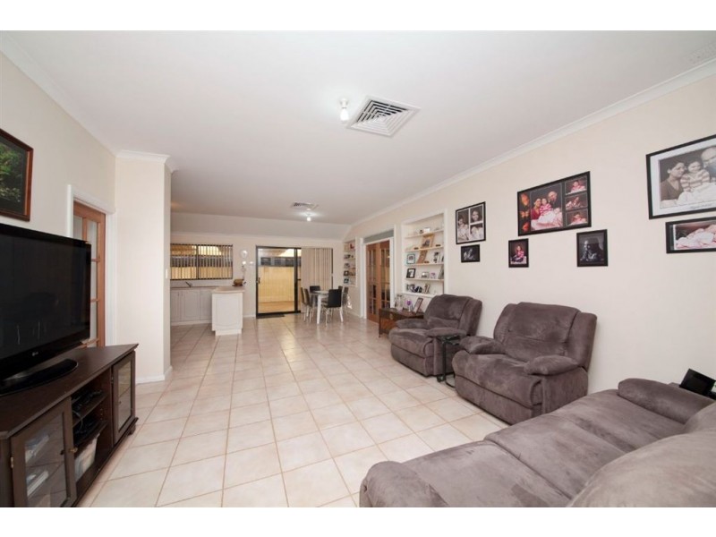 32 Carnegie Parade, Success WA 6164