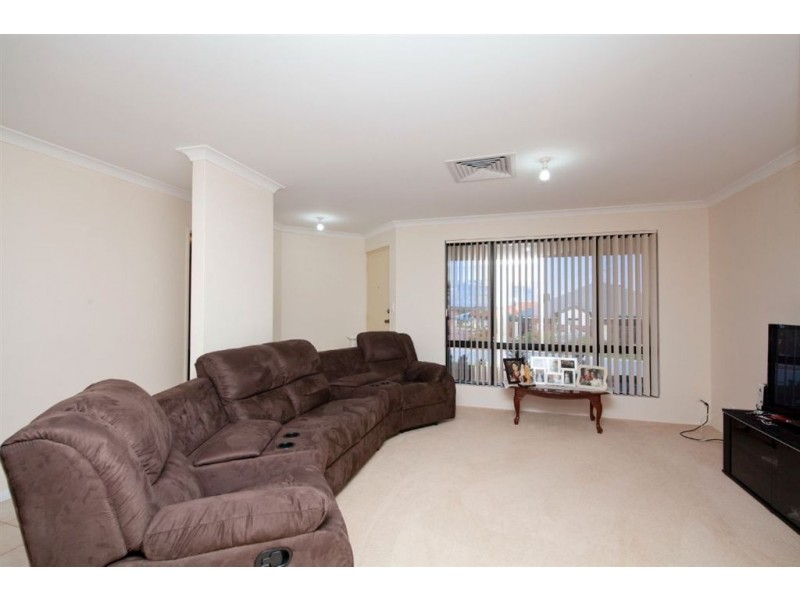 32 Carnegie Parade, Success WA 6164
