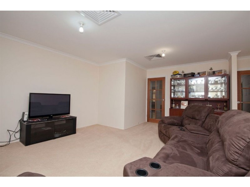 32 Carnegie Parade, Success WA 6164