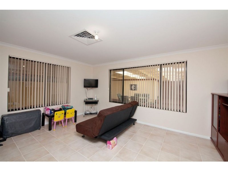 32 Carnegie Parade, Success WA 6164