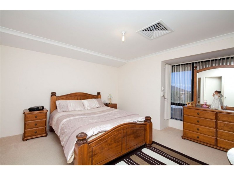 32 Carnegie Parade, Success WA 6164