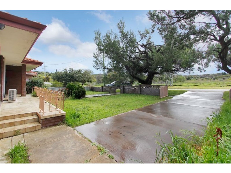 10 Entrance Road, Spearwood WA 6163