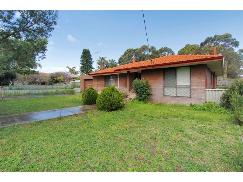 10 Entrance Road, Spearwood WA 6163