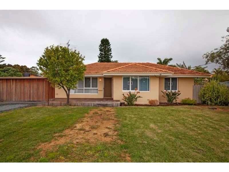 9 Packham Road, Hamilton Hill WA 6163