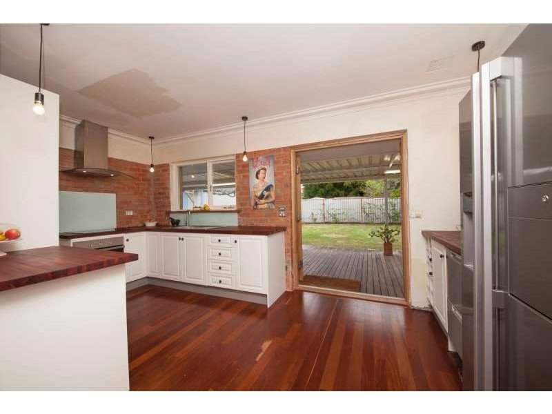 9 Packham Road, Hamilton Hill WA 6163