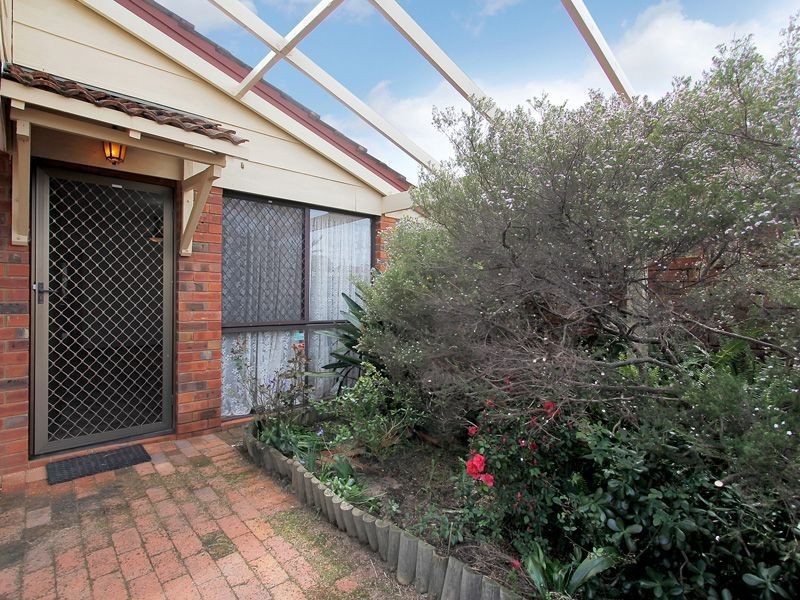 1/4 Lomatia Way, Forrestfield WA 6058