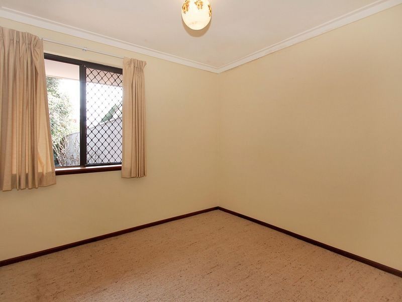 1/4 Lomatia Way, Forrestfield WA 6058