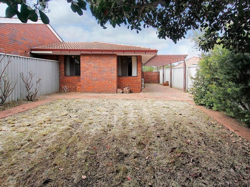 1/4 Lomatia Way, Forrestfield WA 6058