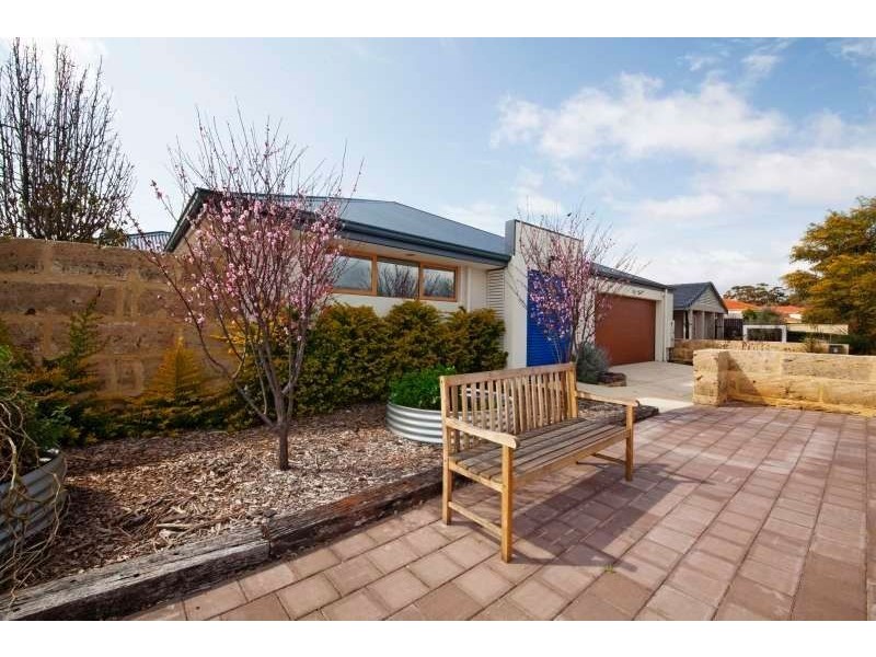 2 Buchan Close, Spearwood WA 6163