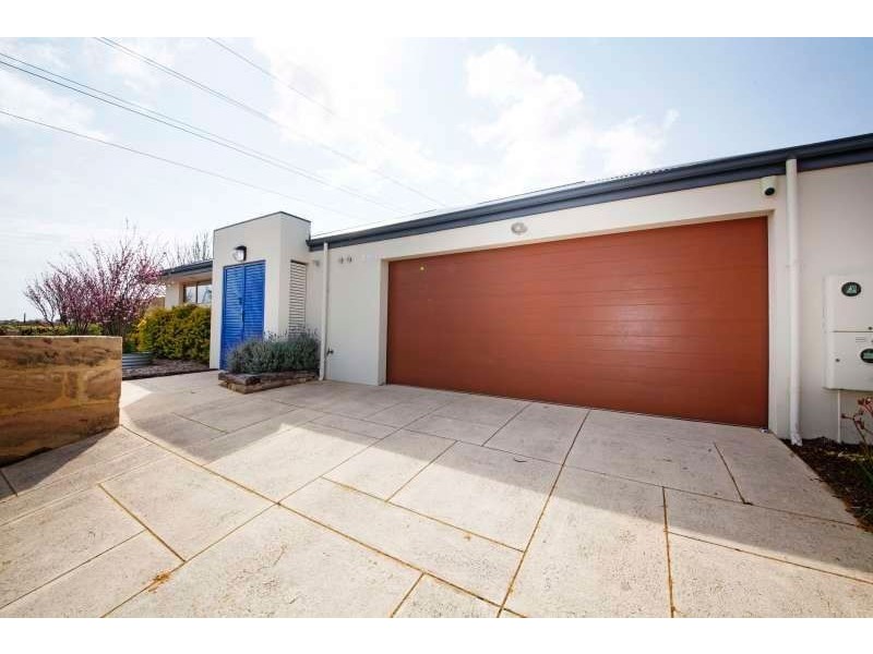 2 Buchan Close, Spearwood WA 6163
