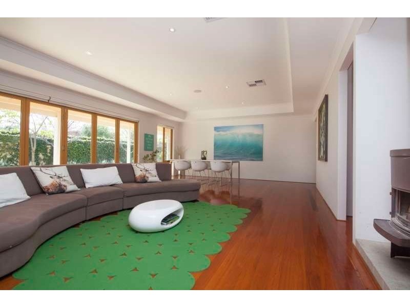 2 Buchan Close, Spearwood WA 6163