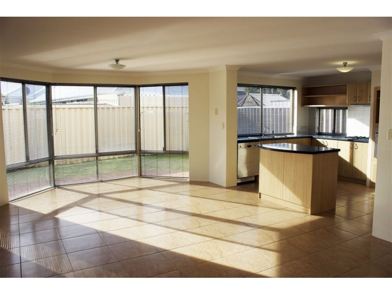 83 Aurora Drive, Atwell WA 6164