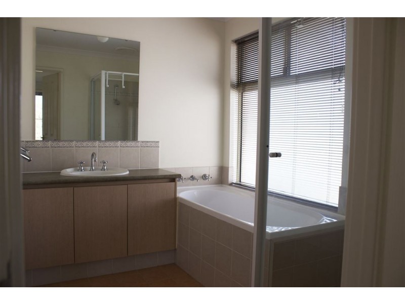 83 Aurora Drive, Atwell WA 6164