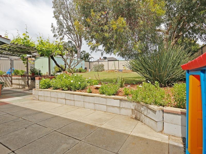 27 Ferdinand Crescent, Coolbellup WA 6163
