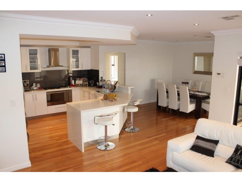 6 Southaven Green, Success WA 6164