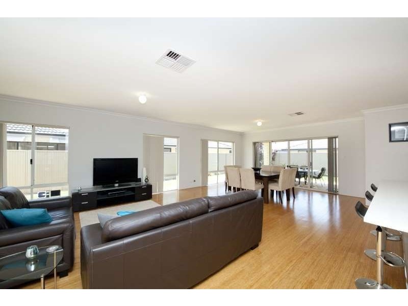 54 Walkingdale Promenade, Southern River WA 6110