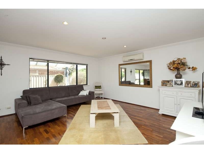 22 Kooralbyn Valley Crescent, Jandakot WA 6164