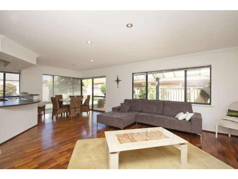 22 Kooralbyn Valley Crescent, Jandakot WA 6164