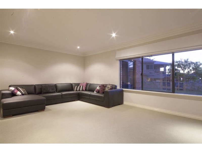 7 Fairview Street, Coogee WA 6166