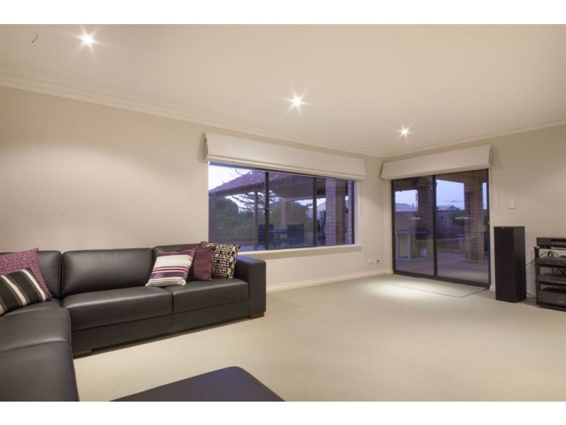 7 Fairview Street, Coogee WA 6166