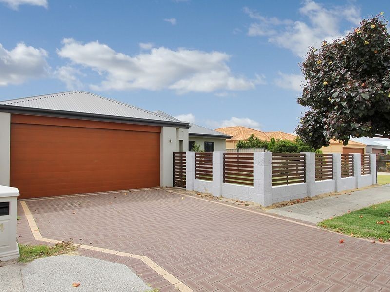 14 Deanmore Bend, Hammond Park WA 6164