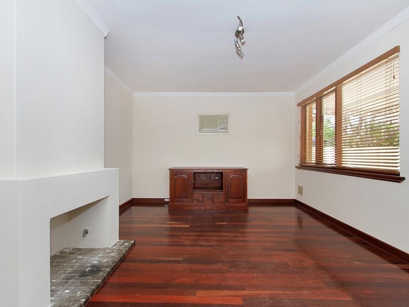 8 Showell Street, Hamilton Hill WA 6163