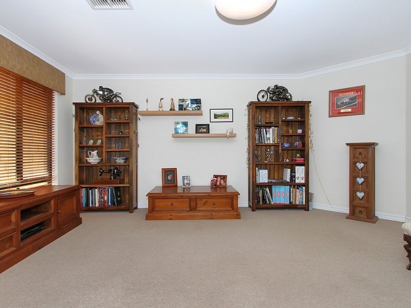 9 Namoi Street, Hammond Park WA 6164