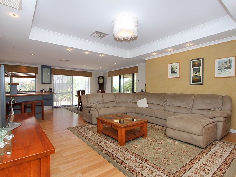 9 Namoi Street, Hammond Park WA 6164