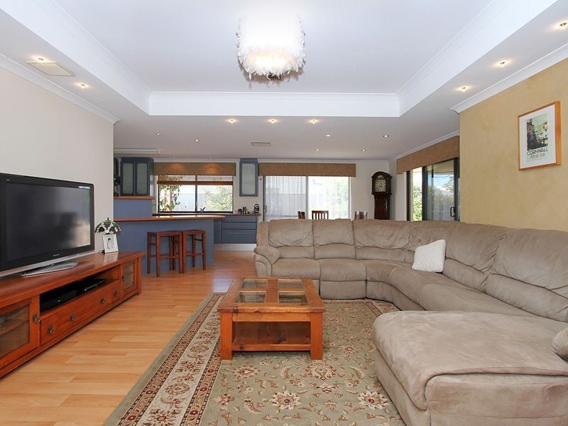 9 Namoi Street, Hammond Park WA 6164