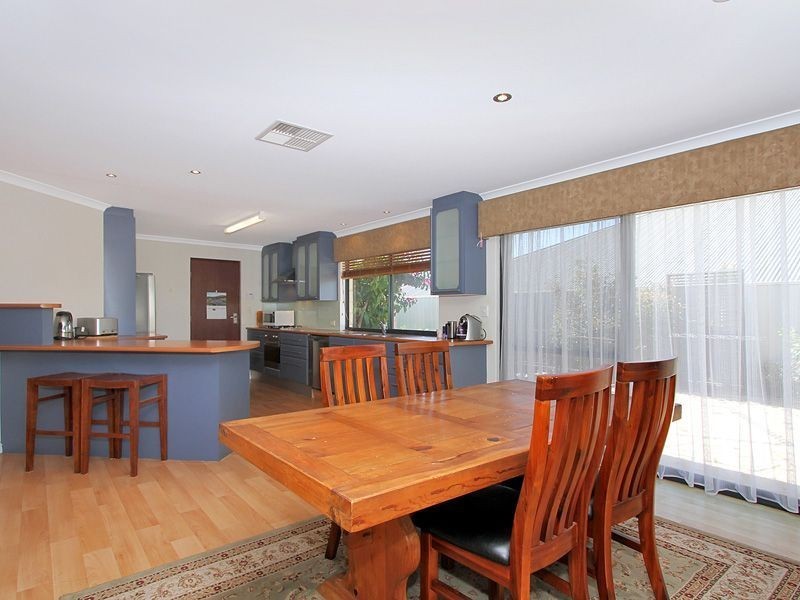 9 Namoi Street, Hammond Park WA 6164