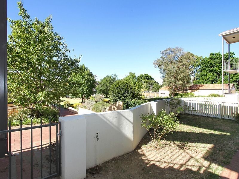 5/2 Gregory Way, Coolbellup WA 6163