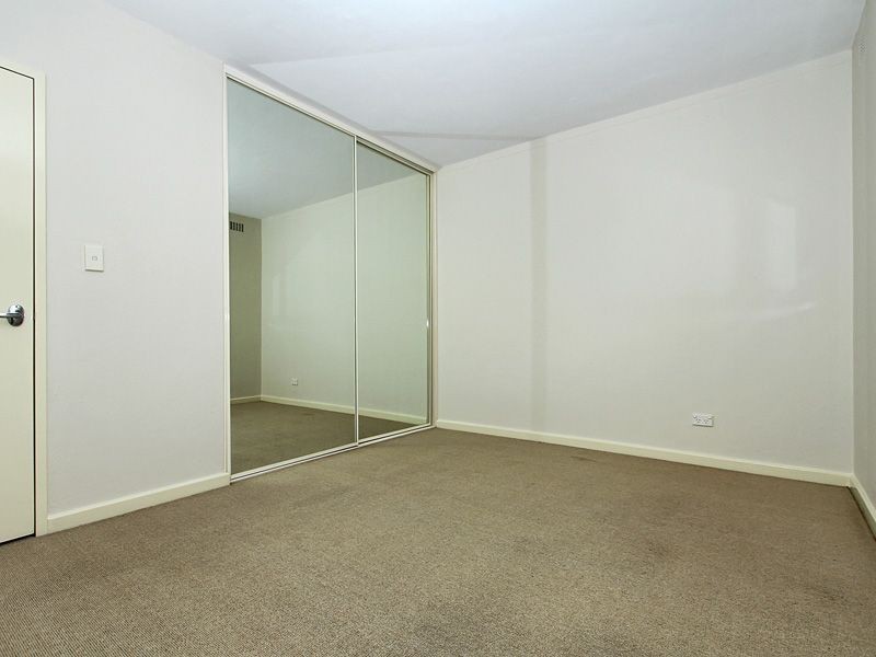 5/2 Gregory Way, Coolbellup WA 6163