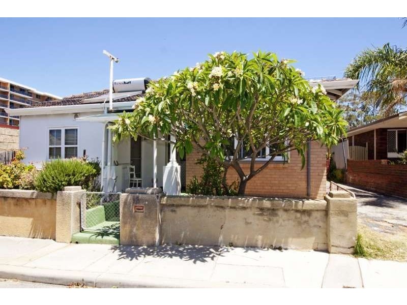 15 Dorothy Street, Fremantle WA 6160