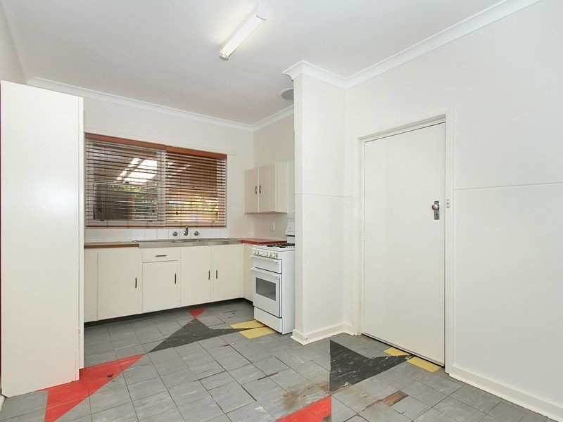 28 Oswald Street, Coolbellup WA 6163