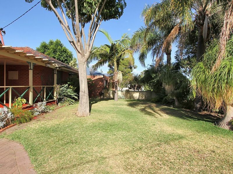 28 Oswald Street, Coolbellup WA 6163