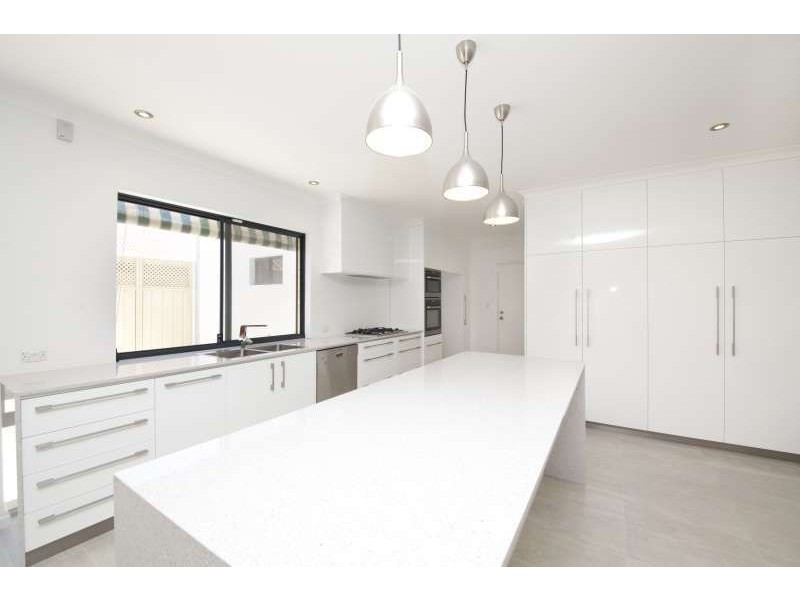 17 Sycamore Avenue, South Lake WA 6164