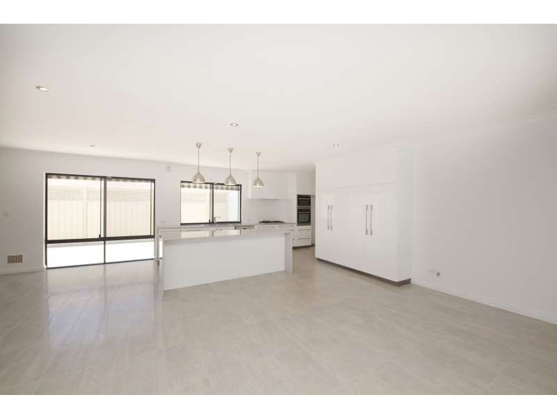 17 Sycamore Avenue, South Lake WA 6164